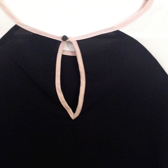 MASSIMO Sleeveless Two Tone Blouse with tipping - Picture 2 of 9